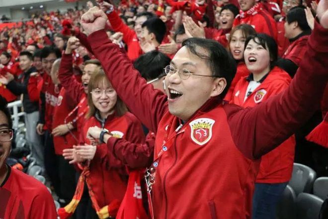 关于周九内线碾压，助球队大胜对手取得开门红的信息