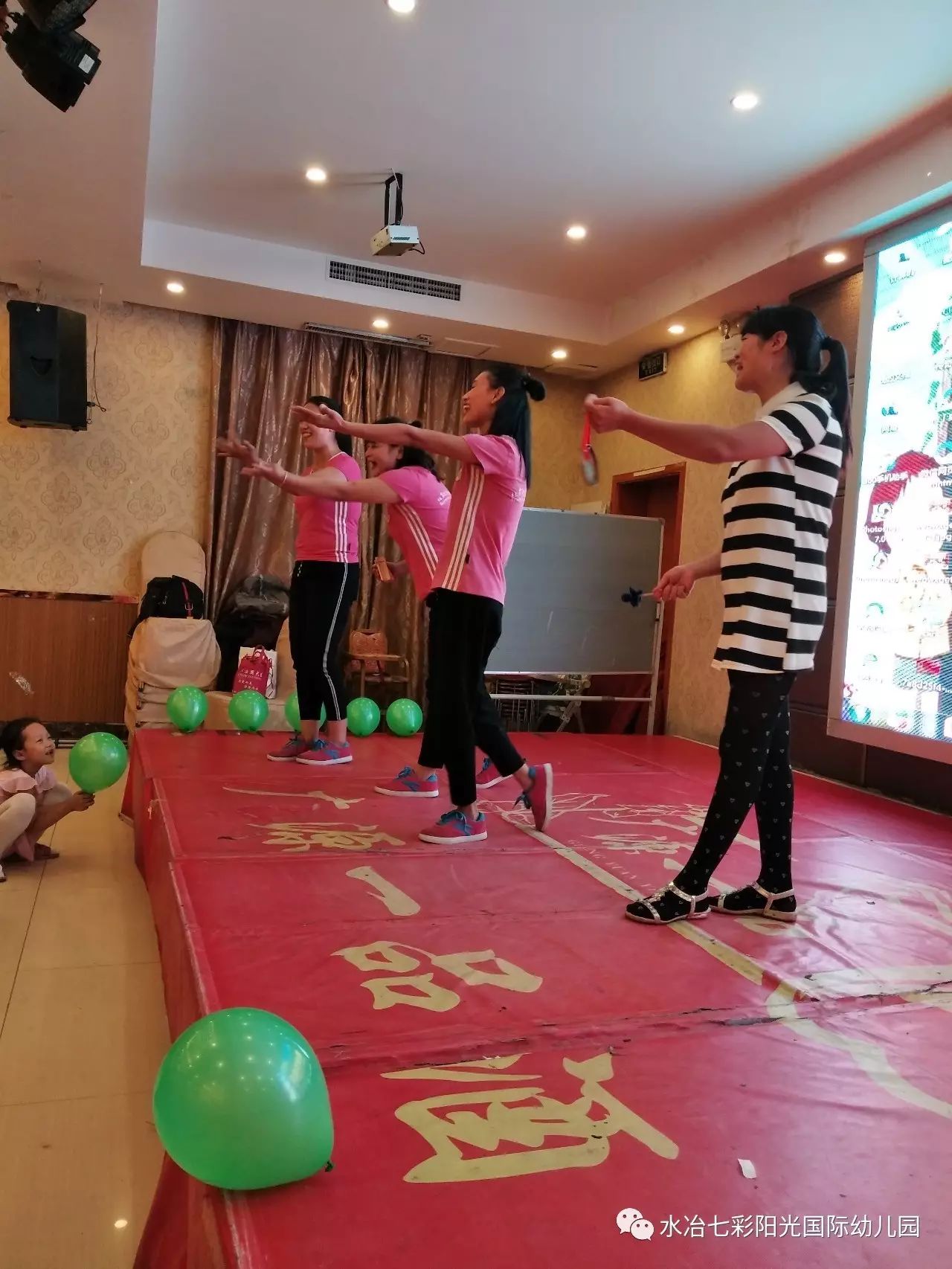 土耳其球队冠军庆功派对,队员尽情狂欢庆祝 土耳其球队冠军庆功派对,队员尽情狂欢庆祝